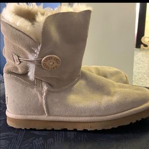 Women’s tan ugg boots